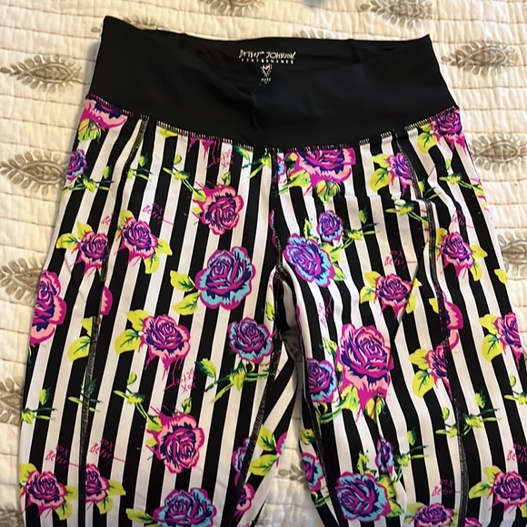 Betsey Johnson Performance Leggings - Picture 3 of 3